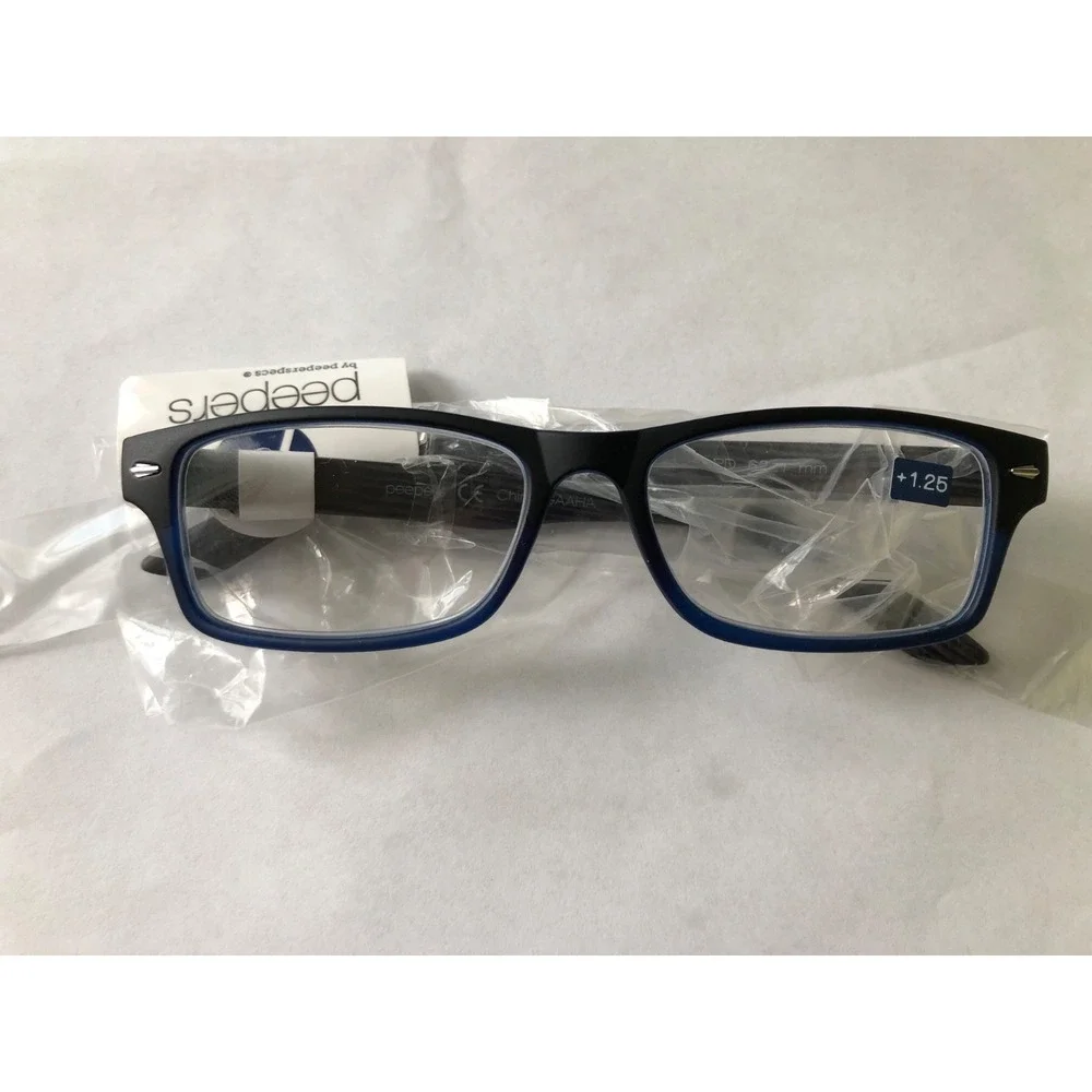 New Peepers Black Blue Page Turner Blue Light Filtering Readers +1.25
